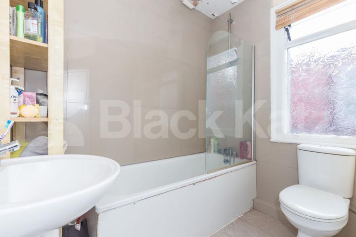 5 bedroom house located close to station and amenities  Falkland Road, Turnpike Lane